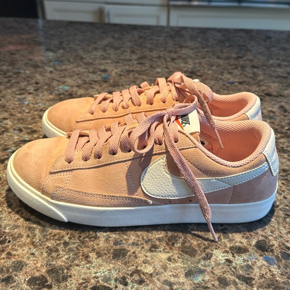 Nike Women’s Blazer Low SD 'Coral Stardust' - Picture 2 of 8